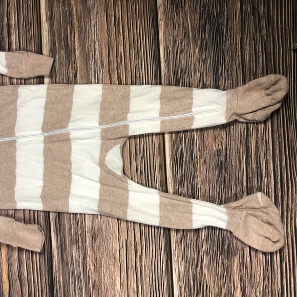 Burt’s Bees Baby sleepers w/footies 6-9m EACH - Picture 3 of 3